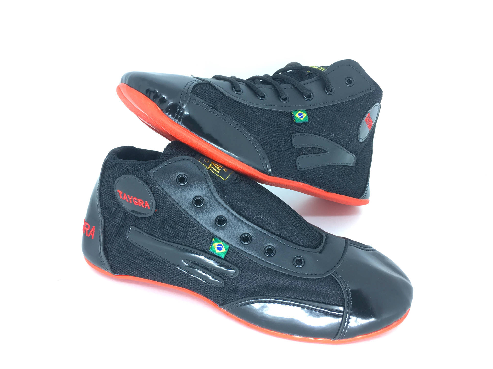 Basket haute noir et rouge pour la danse