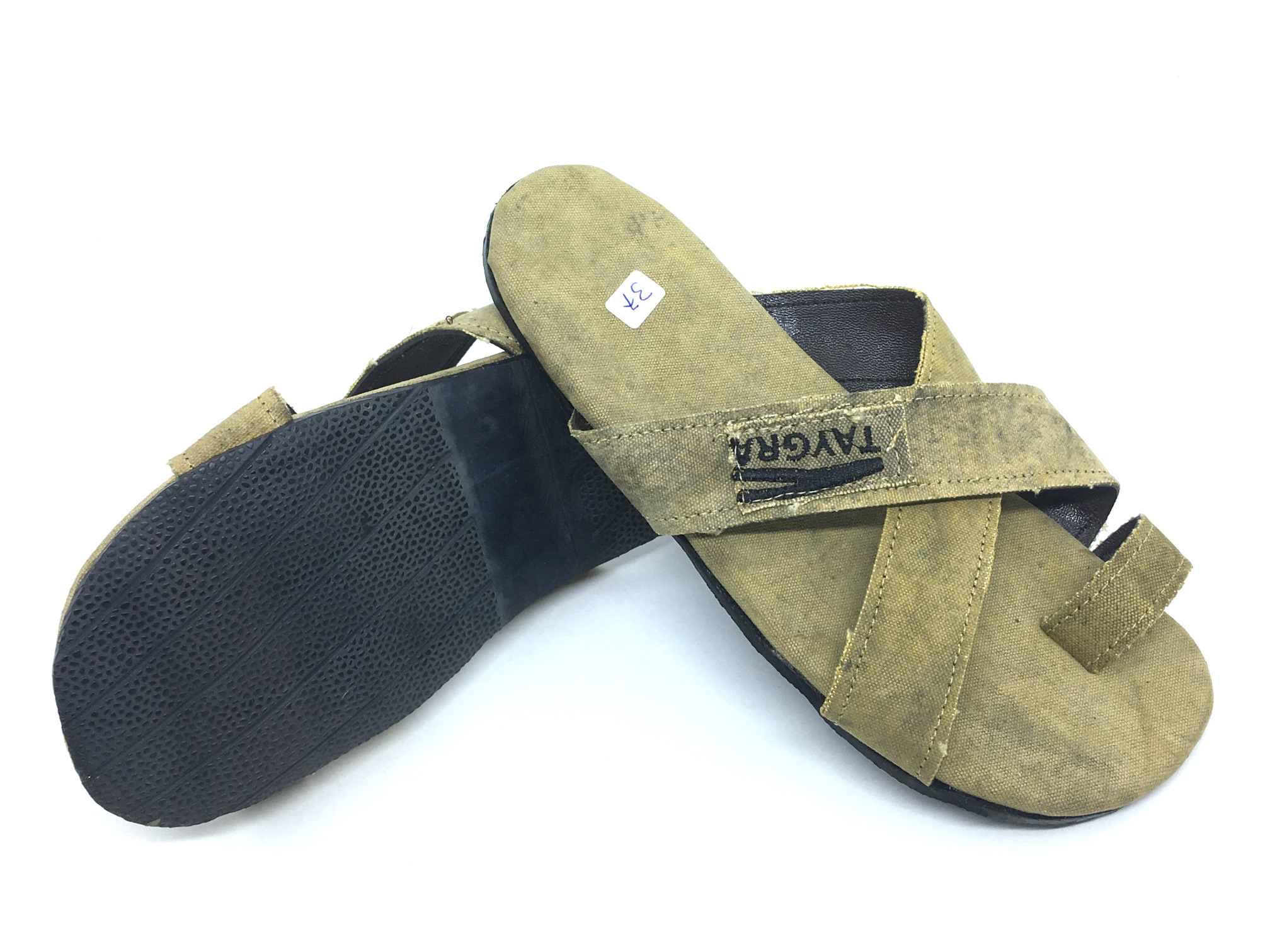 sandales en b�che de camion et pneu d'avion recycl�s