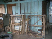 cabanne avec étuve au sein de la coopérative COPRAFLOR de seringueiros permettant la fabrication de cuir végétal non fumé, teinté naturellement